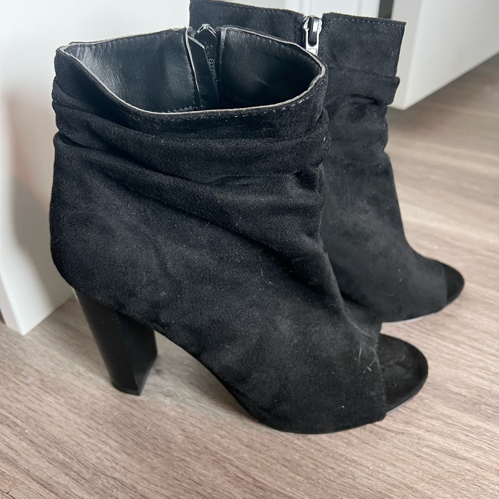 Black suede prep toe heeled ankle bootie - size 9